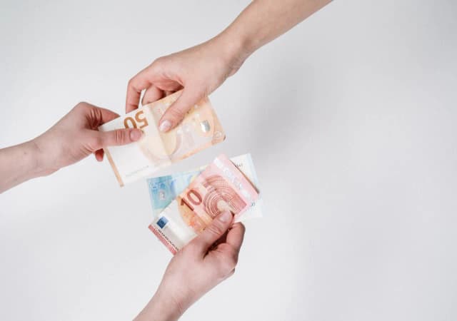 Jaka waluta w Holandii? Wszystko o euro, płatnościach i wymianie pieniędzy Jaka waluta w Holandii? Wszystko o euro, płatnościach i wymianie pieniędzy