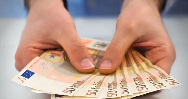 Jaka waluta obowiązuje w Czarnogórze? Wszystko o euro i płatnościach dla turystów Jaka waluta obowiązuje w Czarnogórze? Wszystko o euro i płatnościach dla turystów