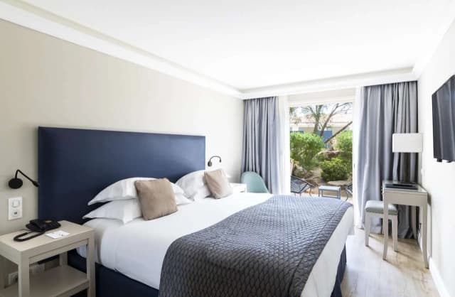 Hotel Best Western w Ile-Rousse - idealne miejsce na relaks i wypoczynek Hotel Best Western w Ile-Rousse - idealne miejsce na relaks i wypoczynek