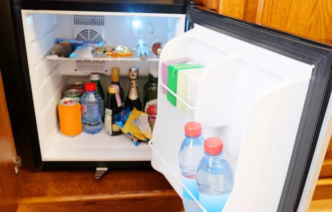Czy minibar w hotelu jest płatny? Sprawdź, aby uniknąć niespodzianek Czy minibar w hotelu jest płatny? Sprawdź, aby uniknąć niespodzianek