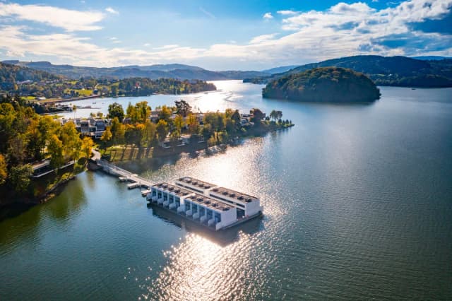 Wyspa Zmysłów: Niezwykły hotel wellness i restauracja nad jeziorem Wyspa Zmysłów: Niezwykły hotel wellness i restauracja nad jeziorem