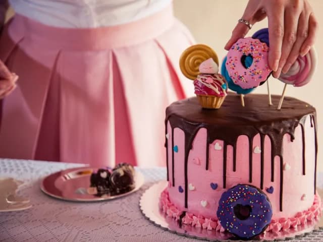 Jak bezpiecznie przewieźć tort? Najlepsze metody i opakowania Jak bezpiecznie przewieźć tort? Najlepsze metody i opakowania