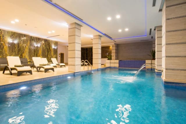 Jak iść na basen w hotelu i uniknąć nieprzyjemnych niespodzianek Jak iść na basen w hotelu i uniknąć nieprzyjemnych niespodzianek
