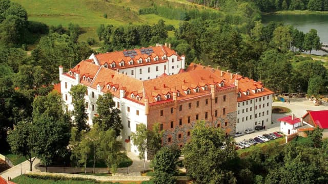 Atrakcje turystyczne w Rynie – co warto zobaczyć i gdzie się zatrzymać Atrakcje turystyczne w Rynie – co warto zobaczyć i gdzie się zatrzymać