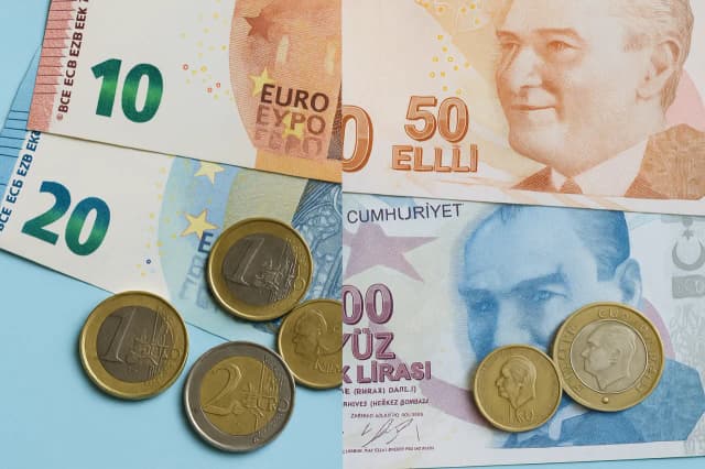 Jaka waluta obowiązuje na Cyprze Północnym? Lira turecka i praktyczne porady Jaka waluta obowiązuje na Cyprze Północnym? Lira turecka i praktyczne porady
