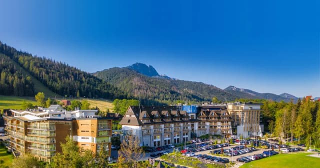 Hotel Nosalowy Dwór w Zakopanem: Luksusowy wypoczynek u stóp Tatr Hotel Nosalowy Dwór w Zakopanem: Luksusowy wypoczynek u stóp Tatr