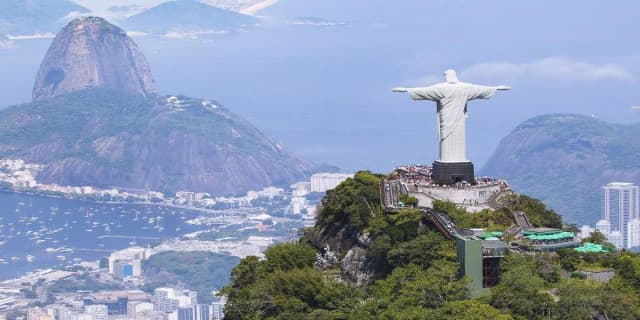Hotele w Brazylii: 5 luksusowych opcji z widokiem na słynne plaże Copacabana Hotele w Brazylii: 5 luksusowych opcji z widokiem na słynne plaże Copacabana